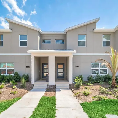 Cozy 4 Bedroom Urban Oasis 6326